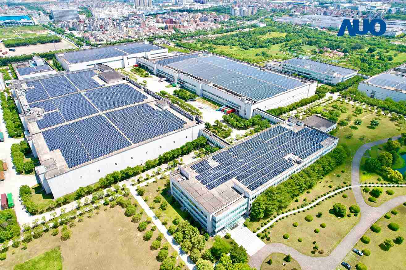 万利厦门推动智能制造同时，，透过绿电创能纵深推进绿色转型，，，厂区全屋顶铺设太阳能光伏板，，每年太阳能发电 2,600多万度